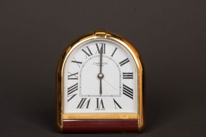 CARTIER Desk clock, gilt metal and burgundy...