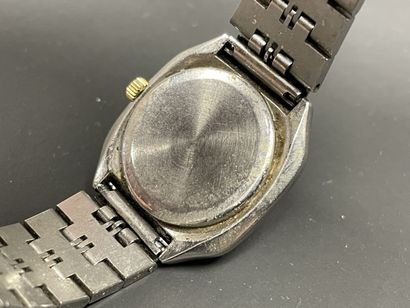 Baume & Mercier. 
Ladies' watch in steel...