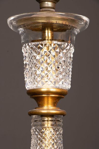 Pied de lampe en cristal et bronze doré....