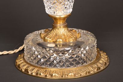 Pied de lampe en cristal et bronze doré....
