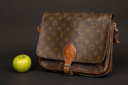 LOUIS VUITTON
Cartridge bag in monogram canvas...