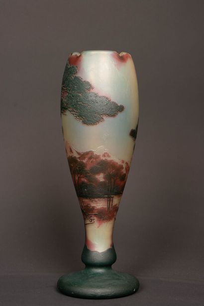 Camille TRUTIE de VARREUX dit DEVEZ (1872-1942)
Vase...