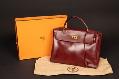 HERMÈS Paris. 
32cm Kelly Sellier bag in...