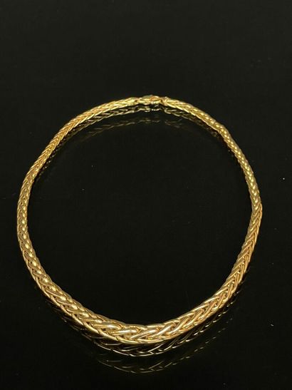 Gold necklace with falling ears of corn.
750°/00...