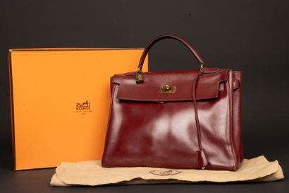 HERMÈS Paris. 
32cm Kelly Sellier bag in...