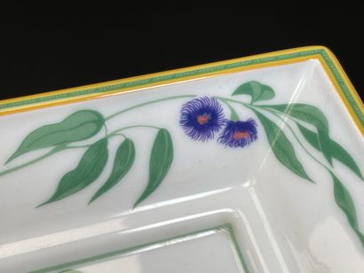 HERMÈS Paris. 
Toucan model - Porcelain ashtray....