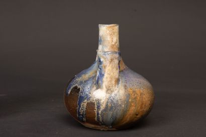 Deux vases et pique fleurs en grès de Puisaye...