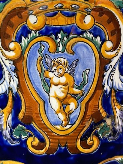 GIEN
Vase à deux anses, modèle Renaissance...