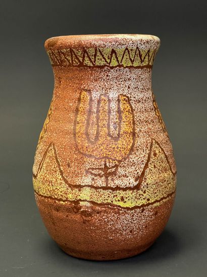 ACCOLAY
Vase en grès à décor stylisé. Signé
H:...