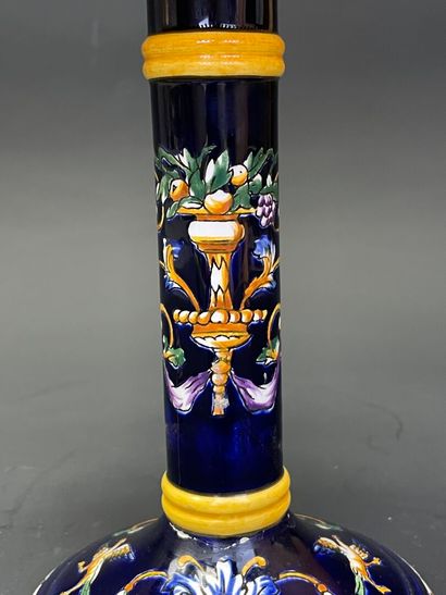 GIEN. 
Bougeoir monté en lampe, modèle Renaissance...
