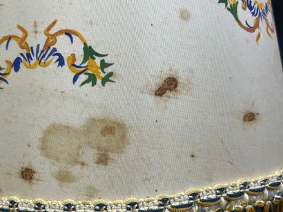 GIEN. 
Bougeoir monté en lampe, modèle Renaissance...