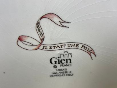 GIEN. modèle il était une fois. 
Plat en...