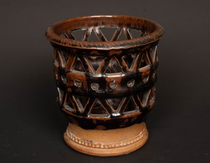 Jean-Michel DOIX (né en 1947). 
Vase ajouré...