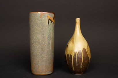 Jean CACHELEUX - Né en 1943. 
Deux vases...