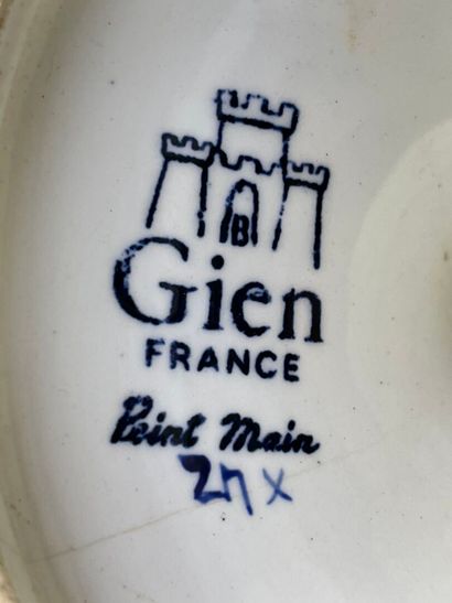 GIEN. 
Bougeoir monté en lampe, modèle Renaissance...