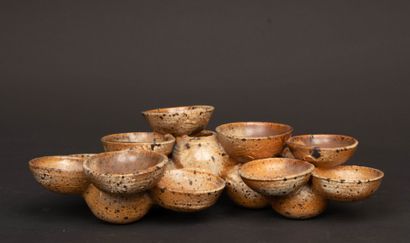 Vase aplati et ensemble de coupelle regroupé...
