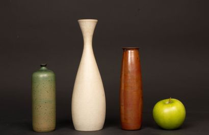 Jacques LACHENY (né en 1937). 
Trois vases...