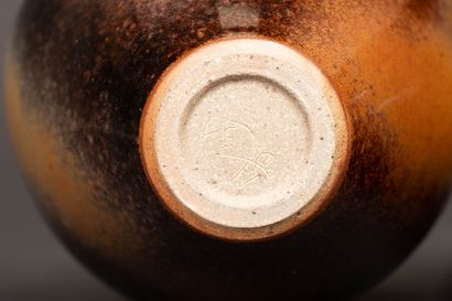 Deux vases en grès de Puisaye modernes 
Signatures...
