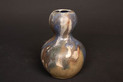 Deux vases et pique fleurs en grès de Puisaye...