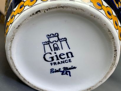 GIEN
Vase monté en lampe, modèle Renaissance...