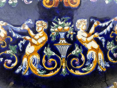 GIEN. 
Deux plats rond, modèle Renaissance...