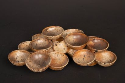 Vase aplati et ensemble de coupelle regroupé...