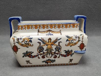 * GIEN Jardinière en faience décor Renaissance...