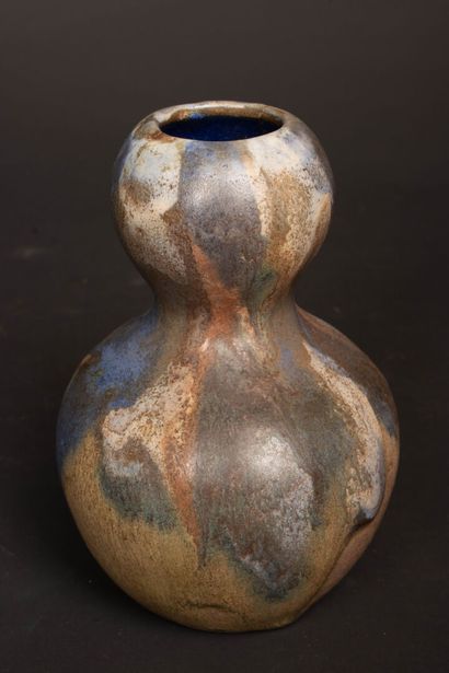 Deux vases et pique fleurs en grès de Puisaye...