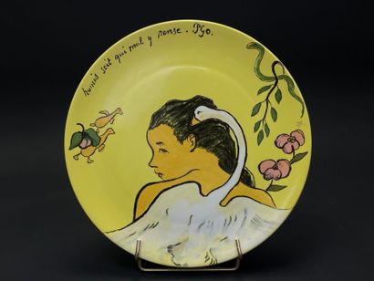 GIEN. modèle Léda 1889 Musée Gauguin. 
Plat...