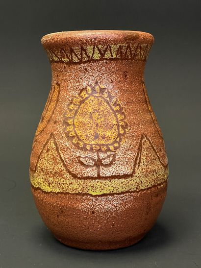 ACCOLAY
Vase en grès à décor stylisé. Signé
H:...