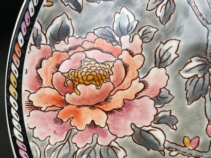 GIEN modèle Dahlias Roses. 
Deux plats 
D....