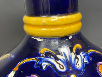 GIEN. 
Bougeoir monté en lampe, modèle Renaissance...
