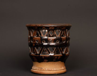 Jean-Michel DOIX (né en 1947). 
Vase ajouré...