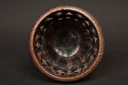 Jean-Michel DOIX (né en 1947). 
Vase ajouré...