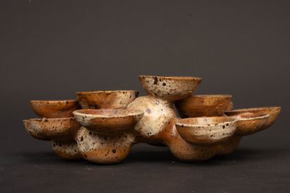 Vase aplati et ensemble de coupelle regroupé...