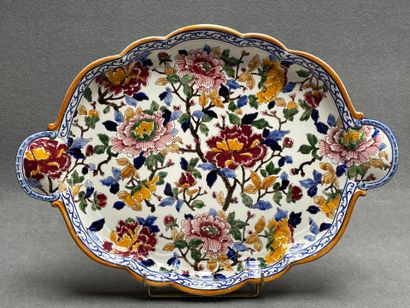 GIEN 
Grand plat en faience, décor pivoines....