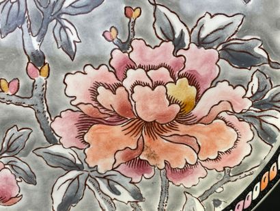 GIEN modèle Dahlias Roses. 
Deux plats 
D....