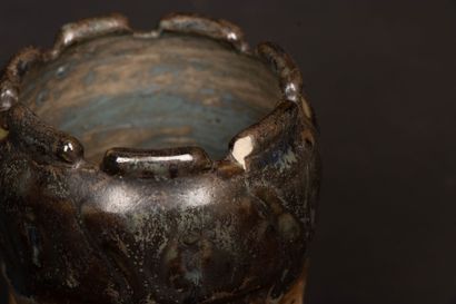 Deux vases et pique fleurs en grès de Puisaye...