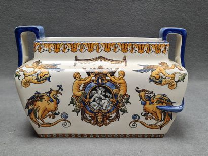 * GIEN Jardinière en faience décor Renaissance...