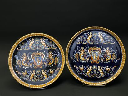 GIEN. 
Deux plats rond, modèle Renaissance...