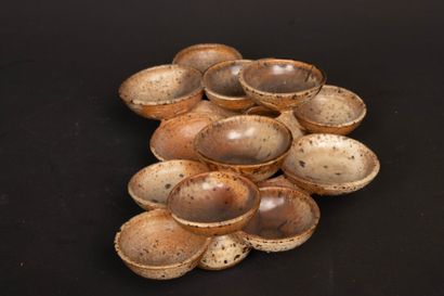 Vase aplati et ensemble de coupelle regroupé...