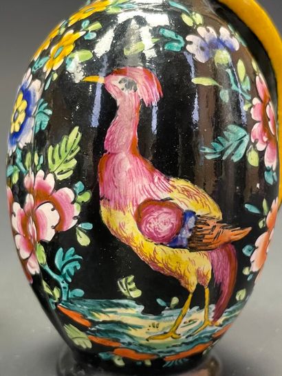 Deux verseuses et petit vase en faïence de...