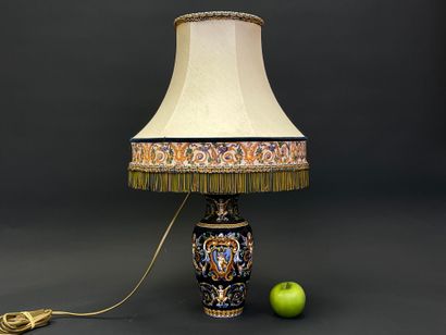 GIEN
Vase monté en lampe, modèle Renaissance...