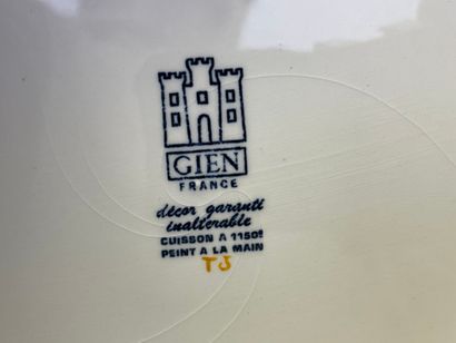 GIEN. 
Deux plats rond, modèle Cachemire.
D....