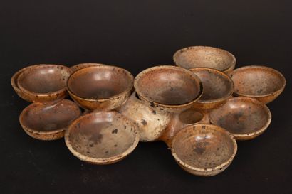 Vase aplati et ensemble de coupelle regroupé...