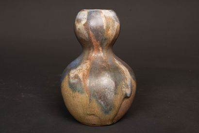 Deux vases et pique fleurs en grès de Puisaye...