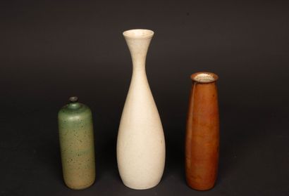 Jacques LACHENY (né en 1937). 
Trois vases...