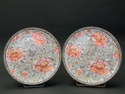 GIEN modèle Dahlias Roses. 
Deux plats 
D....