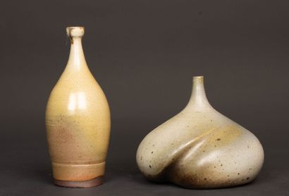 * Deux vases soliflore en grès de Puisaye.
H....