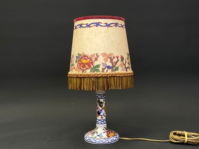 GIEN. 
Bougeoir monté en lampe, modèle Pivoine
H....